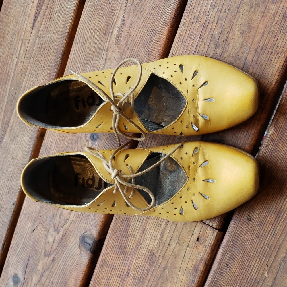 FIDJI Yellow Cutout Leather Bianca Pump Lace-Up Mary Jane sz 40/8 Women's Shoes - Picture 3 of 12